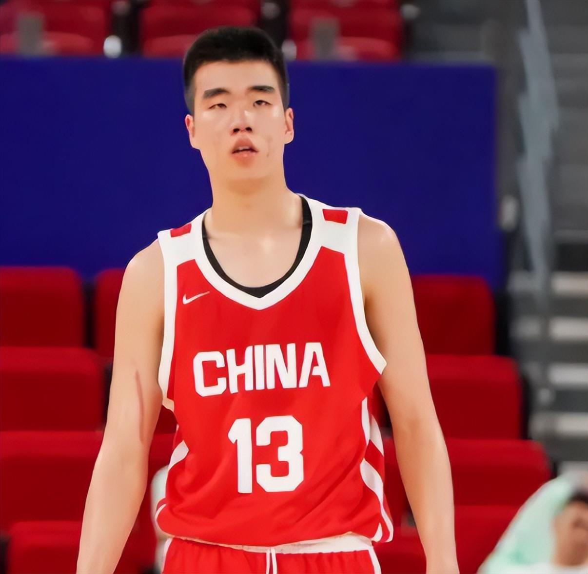 U17男篮虐委内瑞拉！张懿赵杰+2将齐爆，多人贡献，吕飞燕下替补